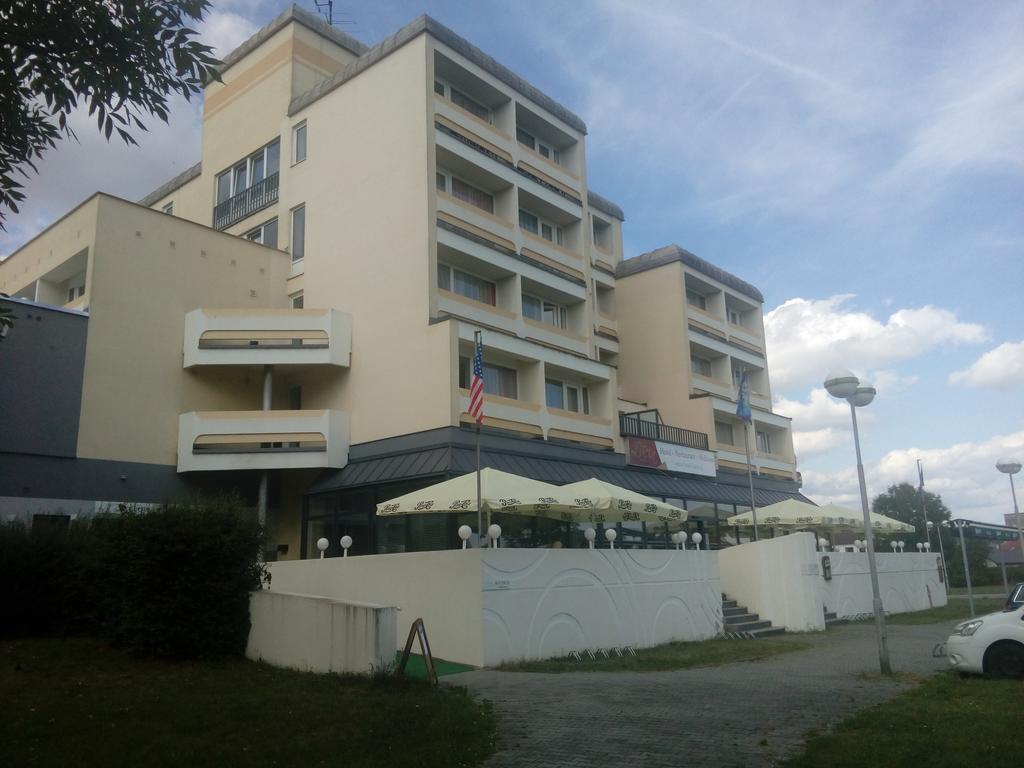 Wellness Hotel Lucia Veselí nad Lužnicí Zewnętrze zdjęcie